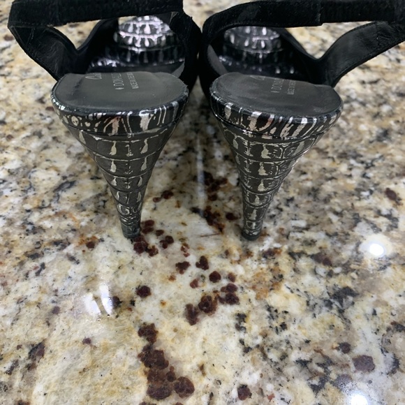 Gently used black sling back heels open toe pumps black and silver 7 M - Picture 4 of 6